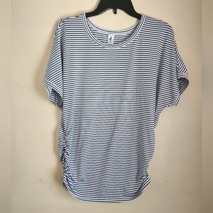 Woman's Skechers shirt 👕